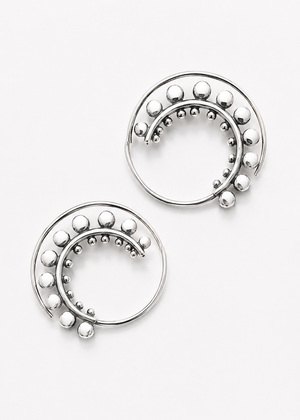Orecchini a spirale argentati con sfere decorative di diverse dimensioni