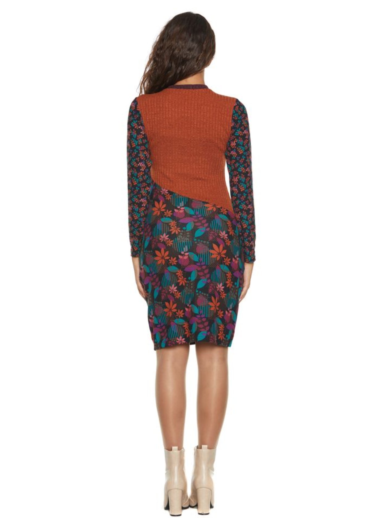 W23D37 - Praga Baba Design medium length dress