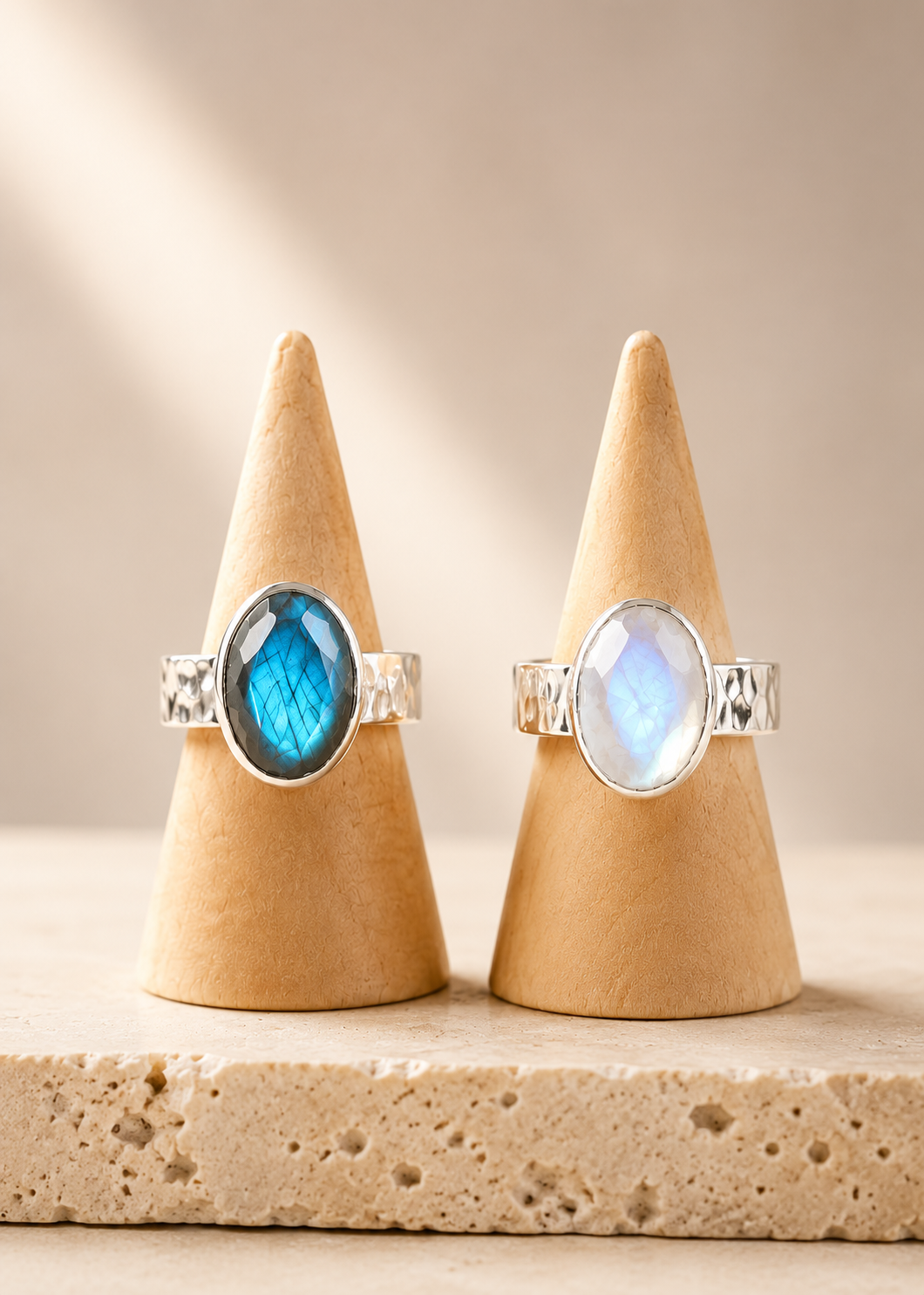 Dyvia - Anello Argento con Labradorite o Pietra di Luna