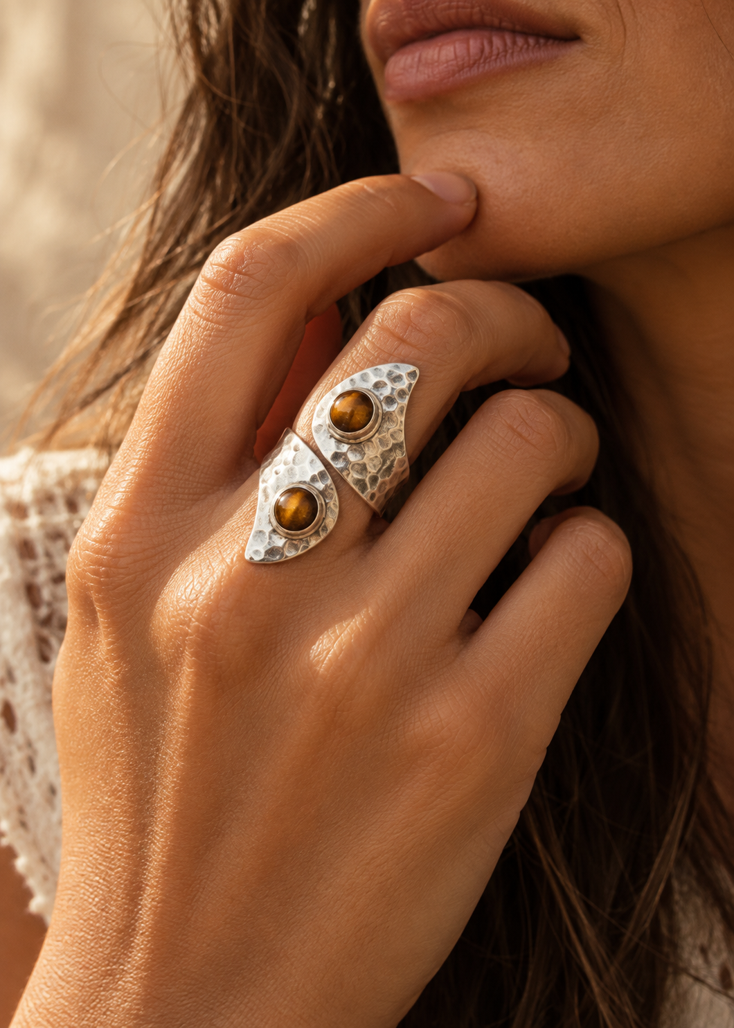Anillo largo bohemio martillado