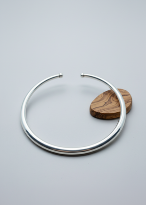Collare argento con legno chiaro
