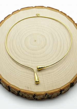 Collare Liquid con base legno chiara