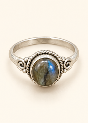 Anello Naya in argento con labradorite