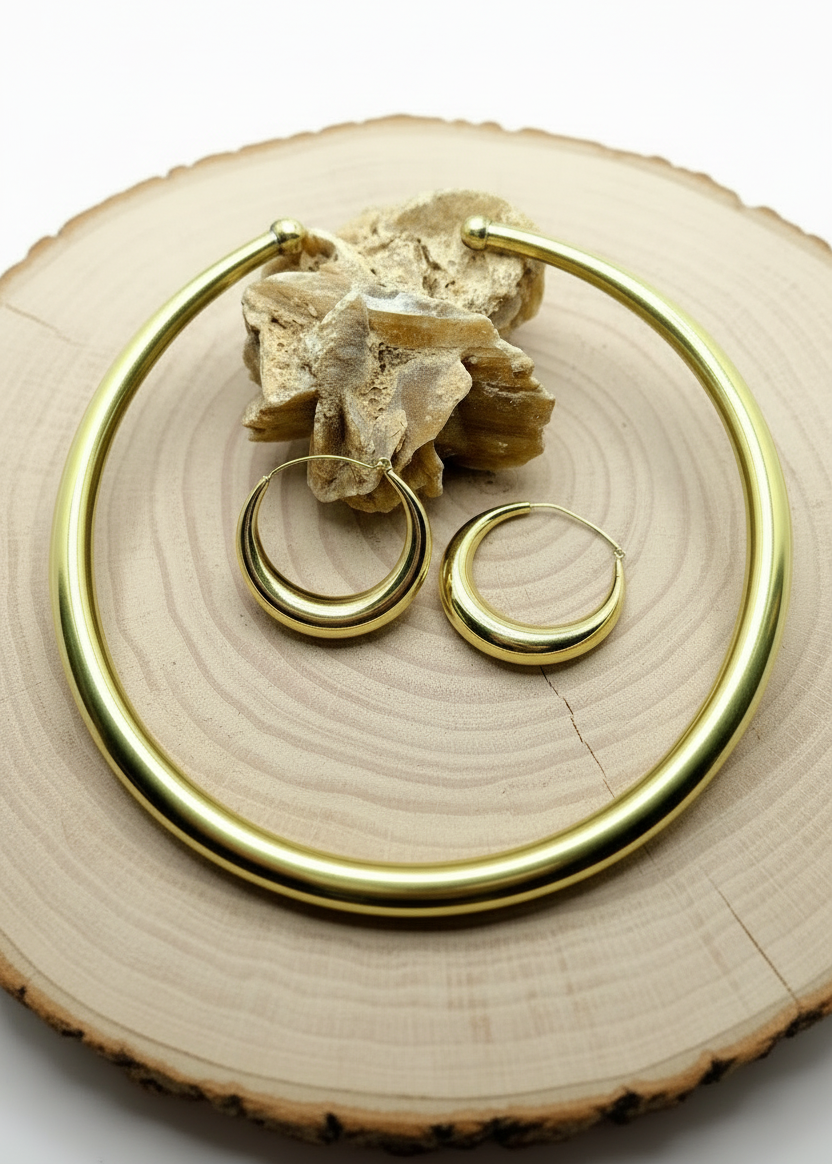 Set gioielli con base legno molto chiaro