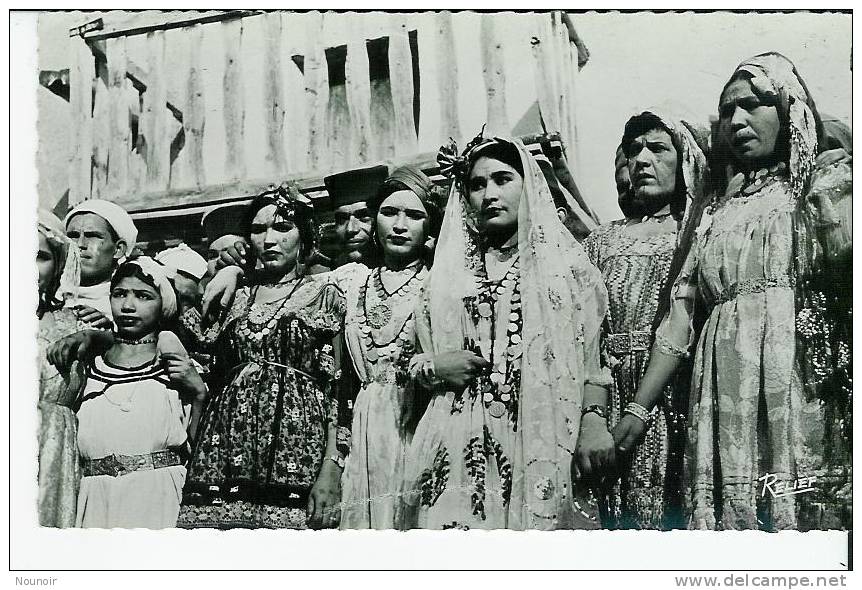 Danzatrice Gawazy in abito tradizionale - origini della danza del ventre gitana | Gipsy Fashion Wear