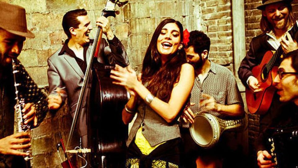 Musicisti Gipsy che suonano strumenti tradizionali - Gipsy Fashion Wear