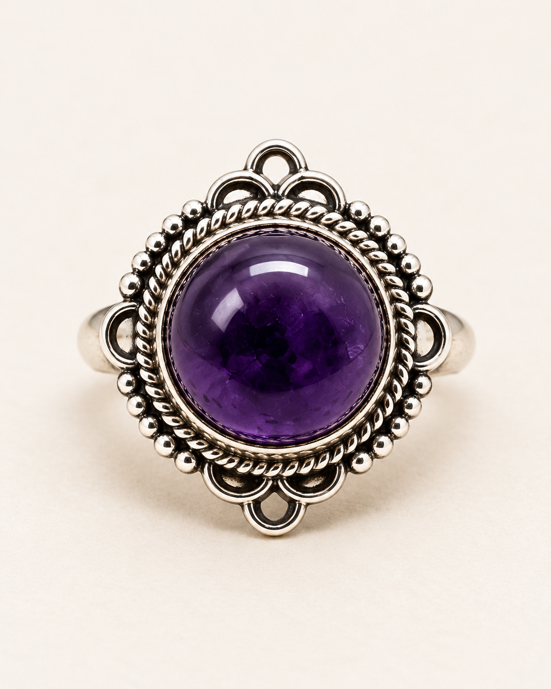 Anello Barbablù in argento con ametista viola, foto della variante