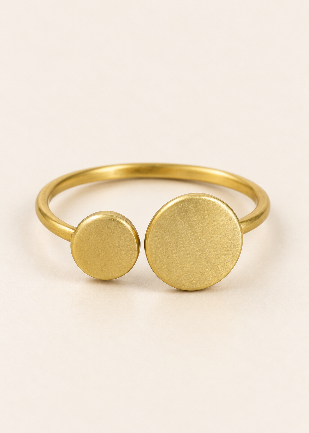 Big and Small – Anello regolabile in ottone con due dischi di dimensioni diverse