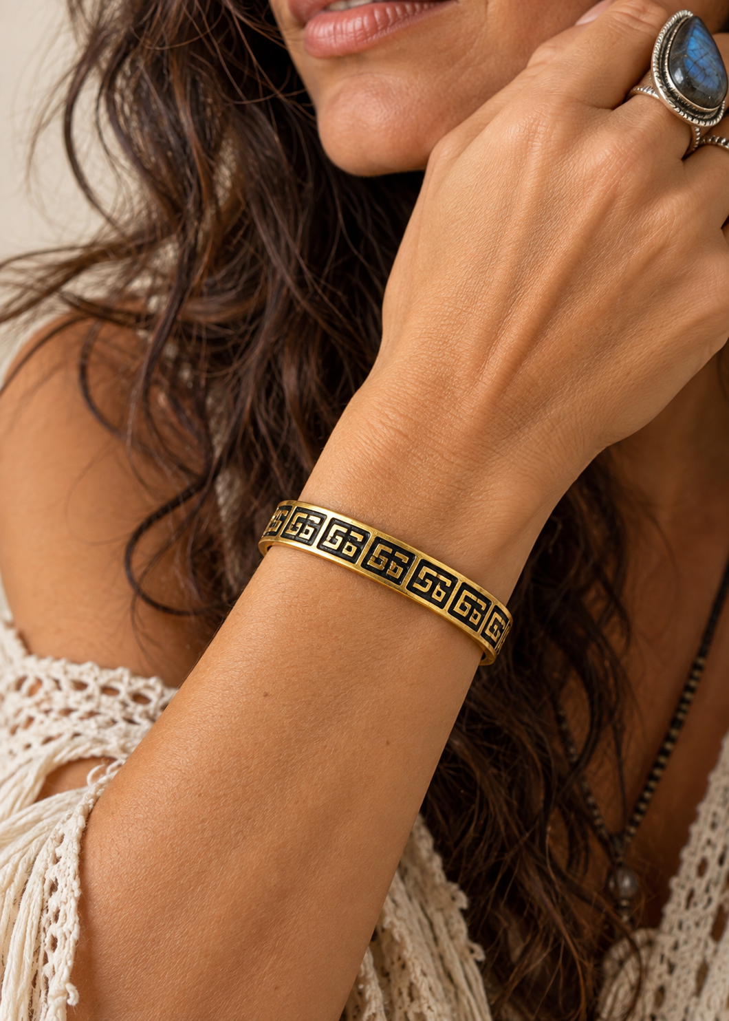 Bracciale Labirinth in ottone con motivo a labirinto