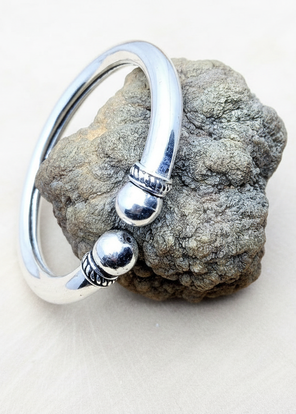 Bracciale con legno molto chiaro