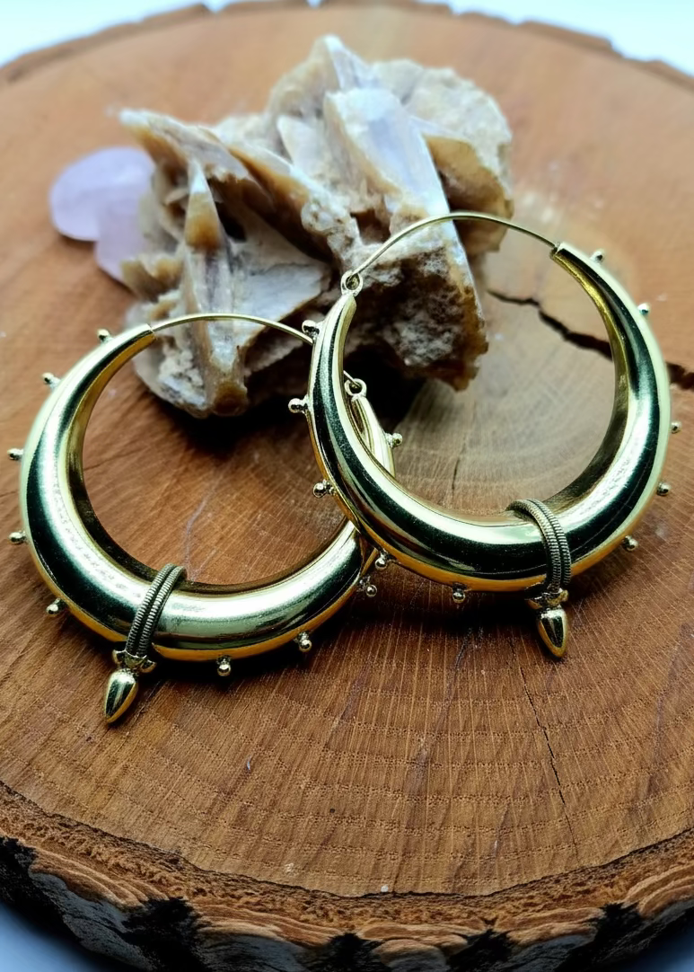 Orecchini “Moon Warrior” – Cerchi bombati con punta tribale - Gipsy Fashion Wear 