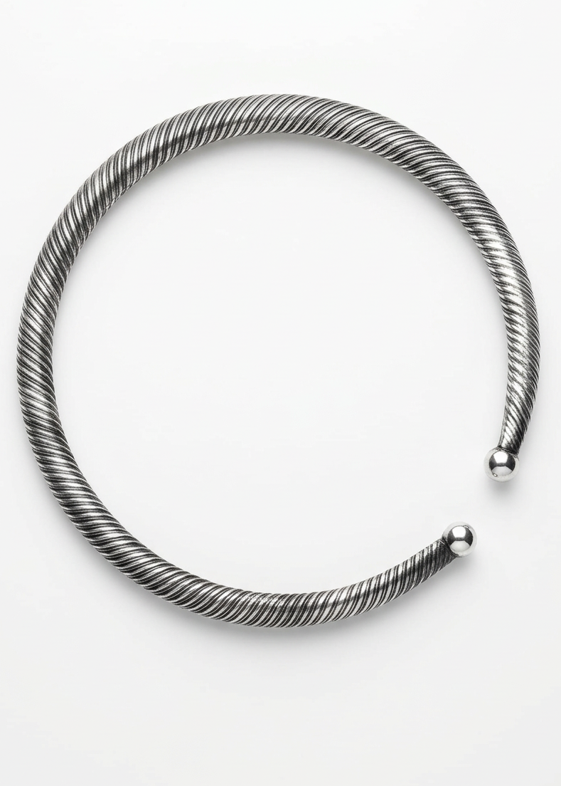 Collare argento con legno chiaro