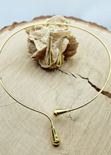 Collare Liquid con base legno chiara