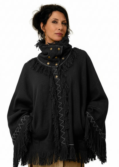 Fringe Poncho Black - Indossato