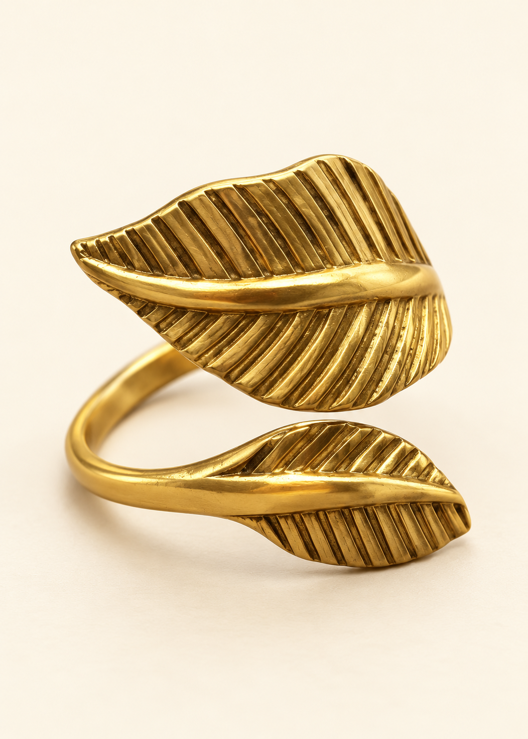 Anello Fronda in ottone regolabile con due foglie e nervature in rilievo