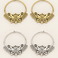Orecchini Lotus con fiore di loto nelle finiture ottone e bagno d’argento