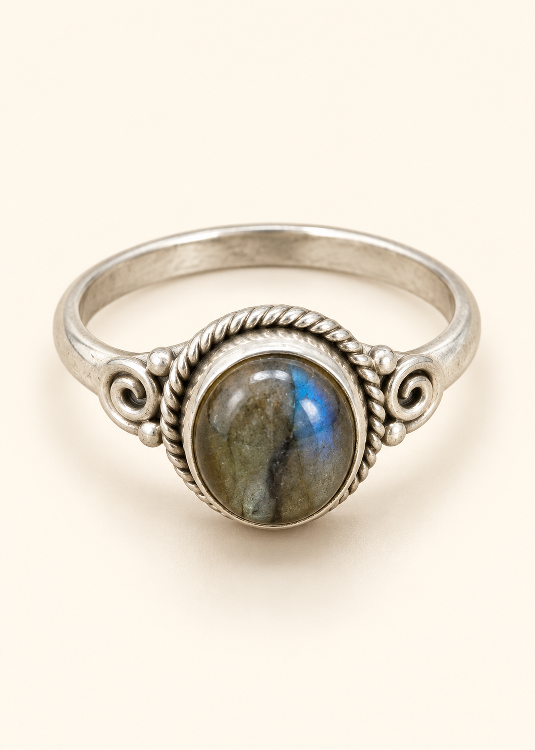 Anello Naya in argento con labradorite