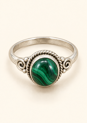 Anello Naya in argento con malachite, immagine ricostruita