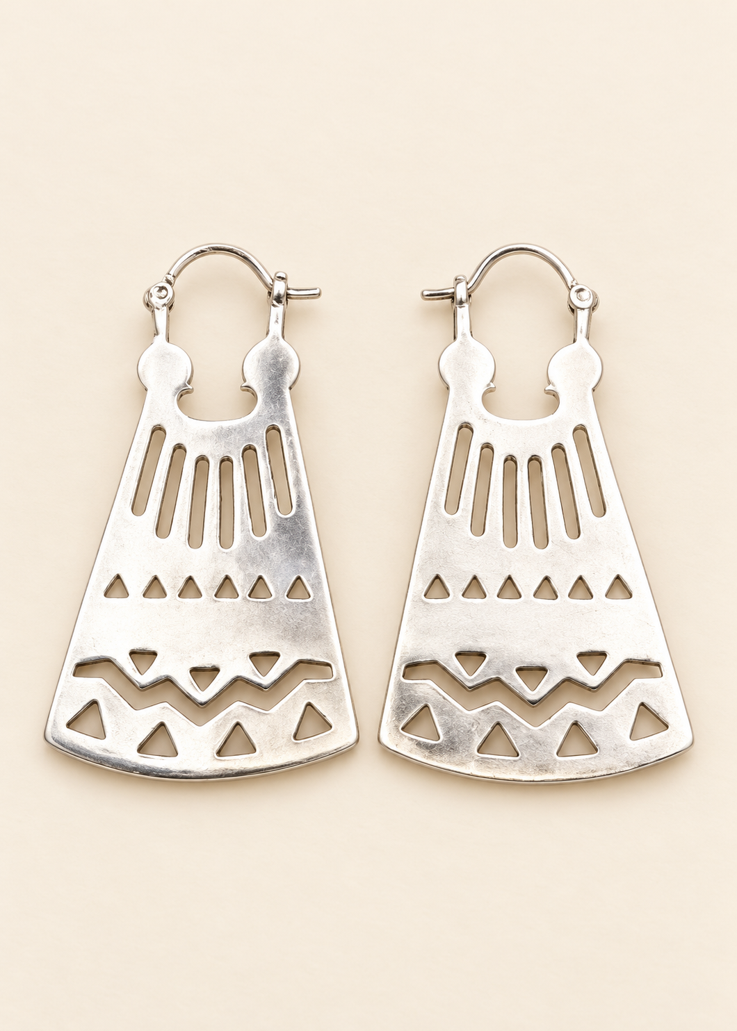 Orecchini Primitive Soul in bagno d’argento con motivi triangolari e zigzag