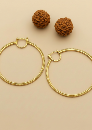 Orecchini shakti sfondo crema