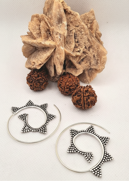 Orecchini sun spiral sfondo bianco