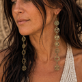 Seven Chakra – Orecchini Lunghi in Ottone con 7 Simboli dei Chakra | Boho Spirituale