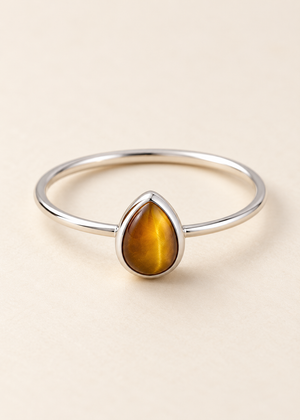 Rugiada Nomade – Anello in argento con occhio di tigre a goccia