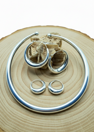 Set argento con legno chiaro