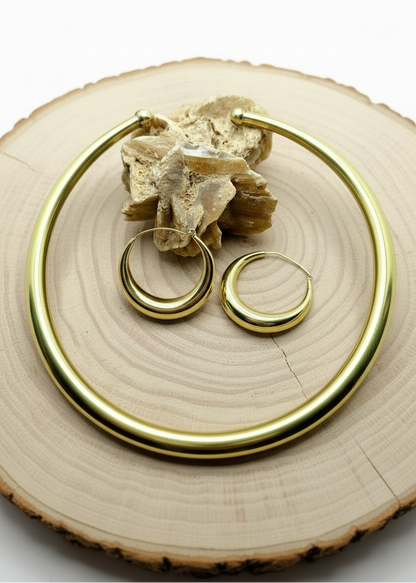 Set gioielli con base legno molto chiaro