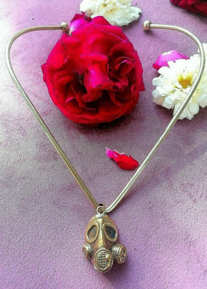 Pointed brass collar with unscrewable balls